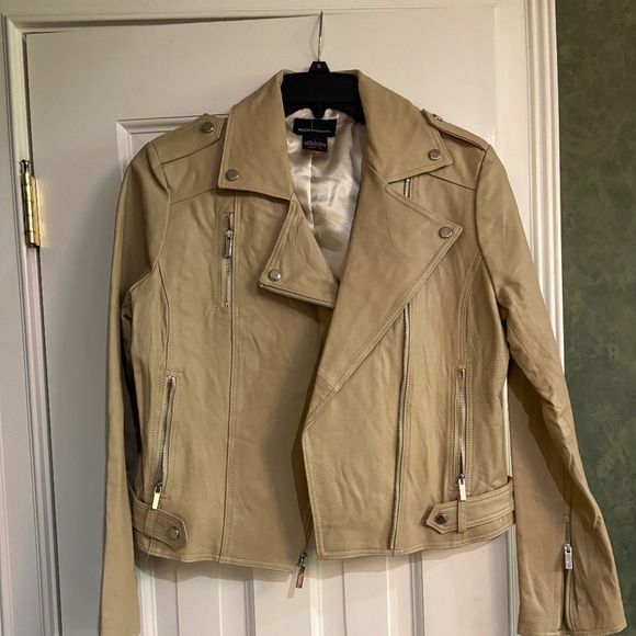 Leather jacket - Picture 1 of 5